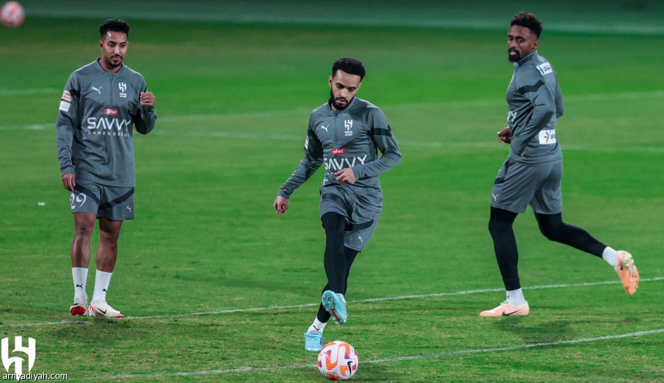 الهلال.. العويس يجري جراحة الظهر في فرنسا