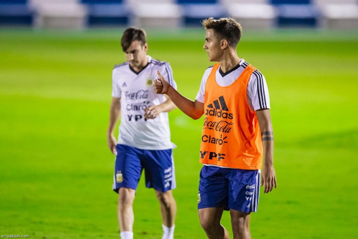 التانجو في الهلال