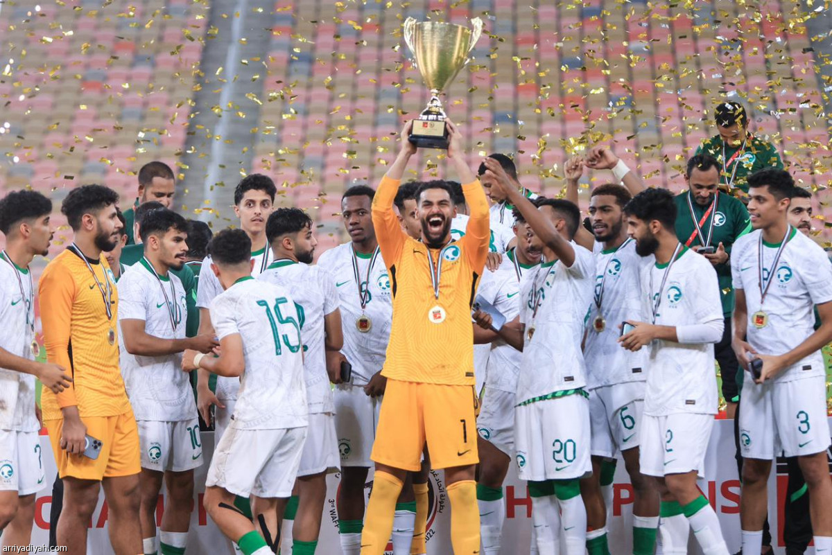 الأخضر يعانق الذهب