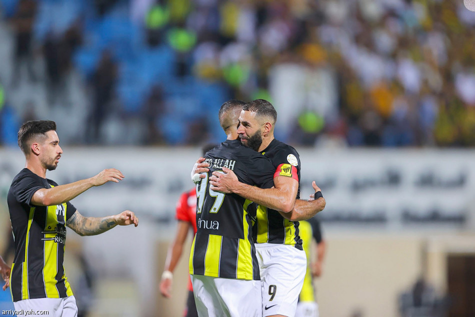 النمور يتصدّرون 
بالثنائية الـ 20