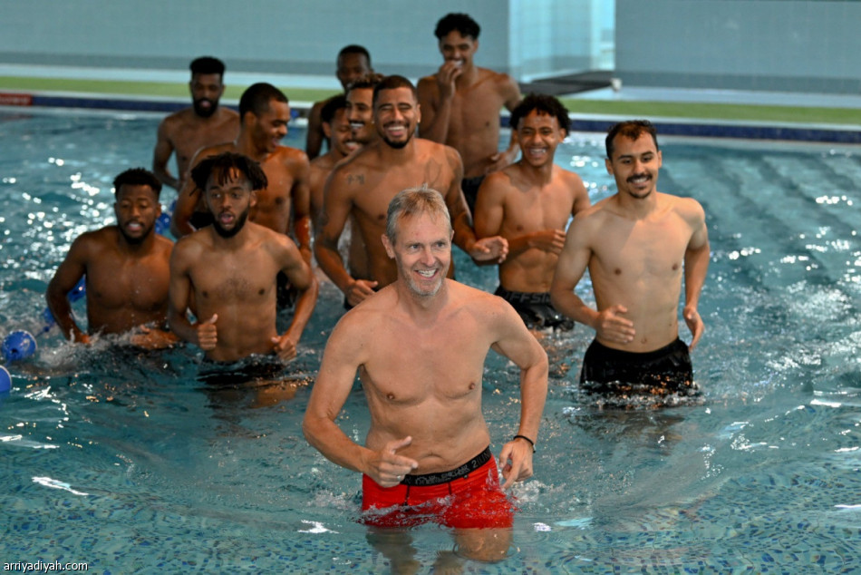 الشباب يبدأ تحضيرات الوحدة من «المسبح»