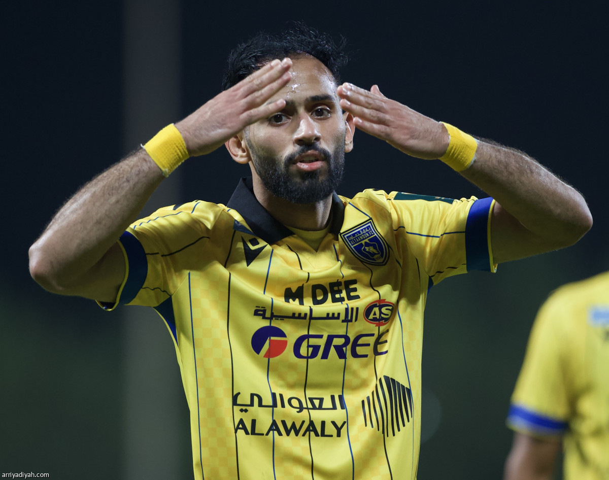 التعاون يعبر