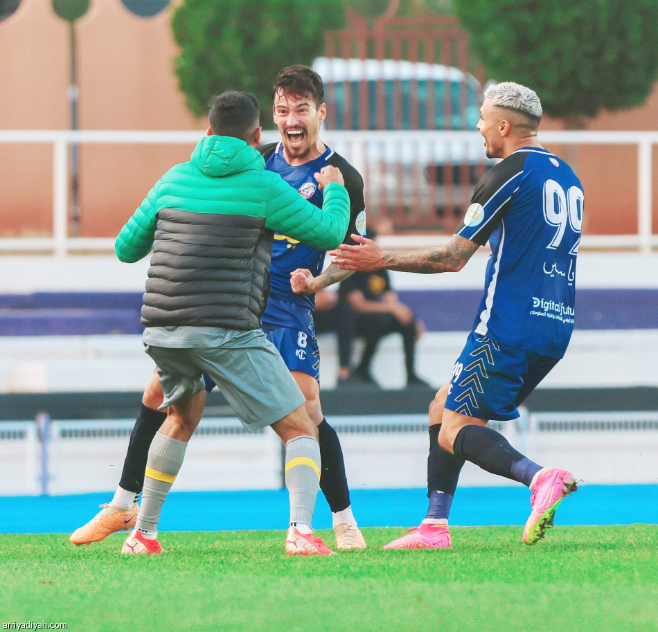 الجزائية الرابعة
تحلّق بالنجمة