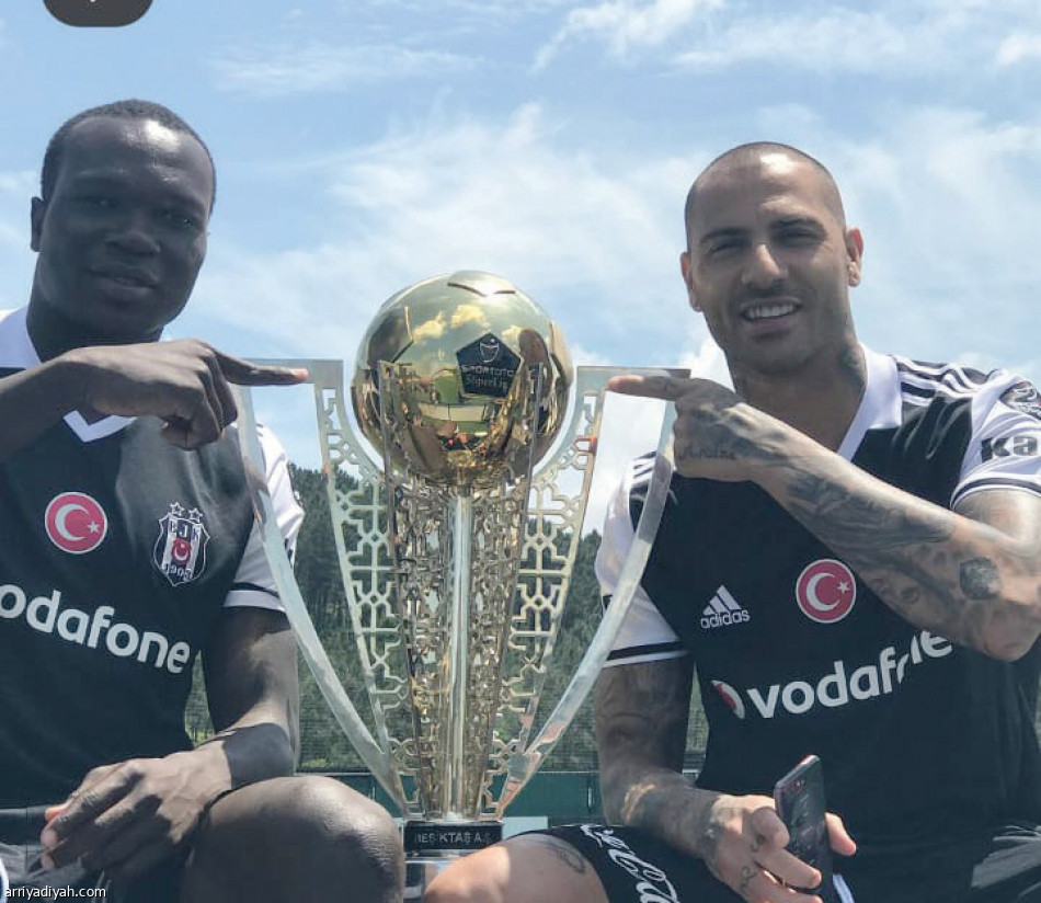 فينسنت 
يقاطع منصات التواصل