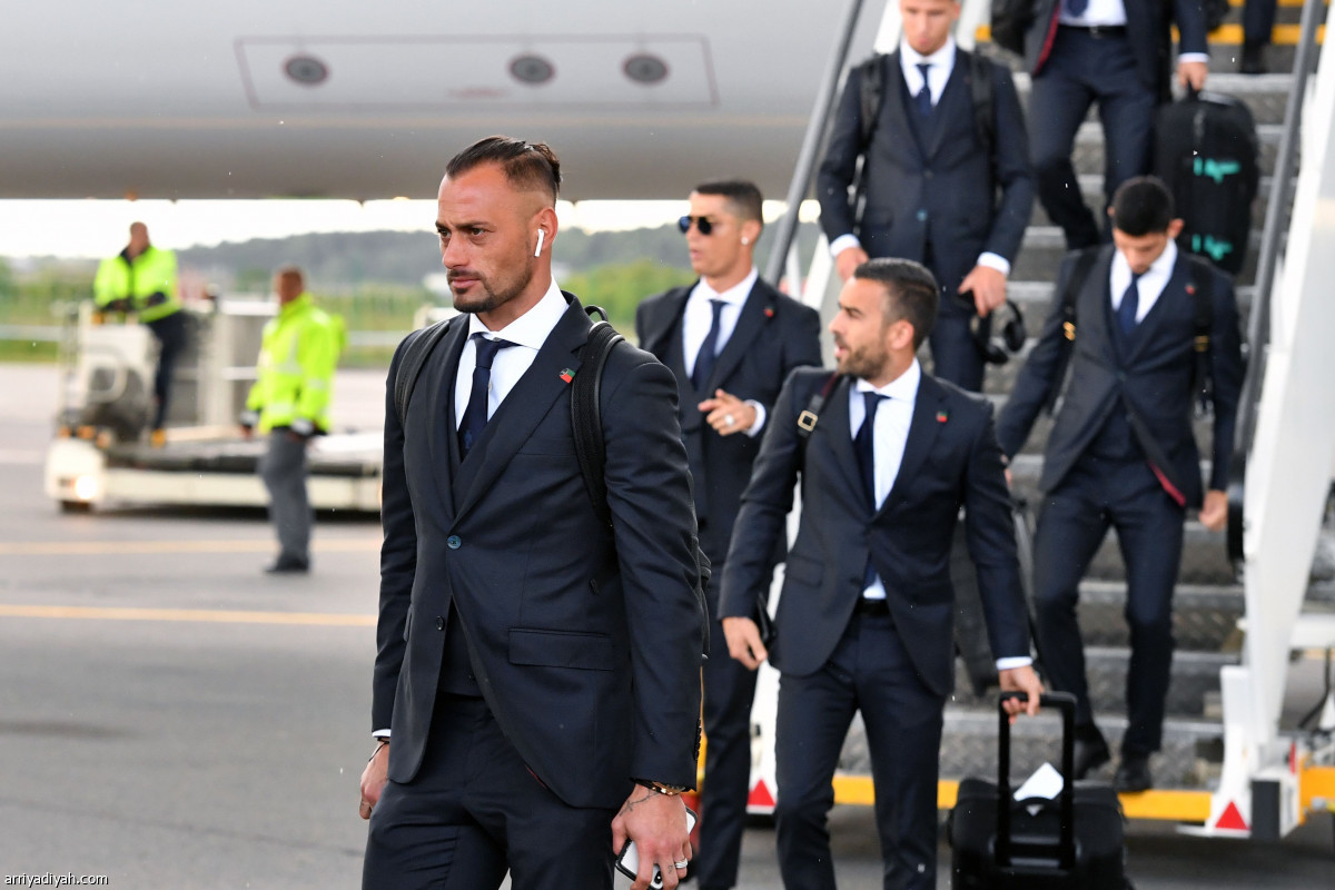 الدون ورفاقه .. يصلون