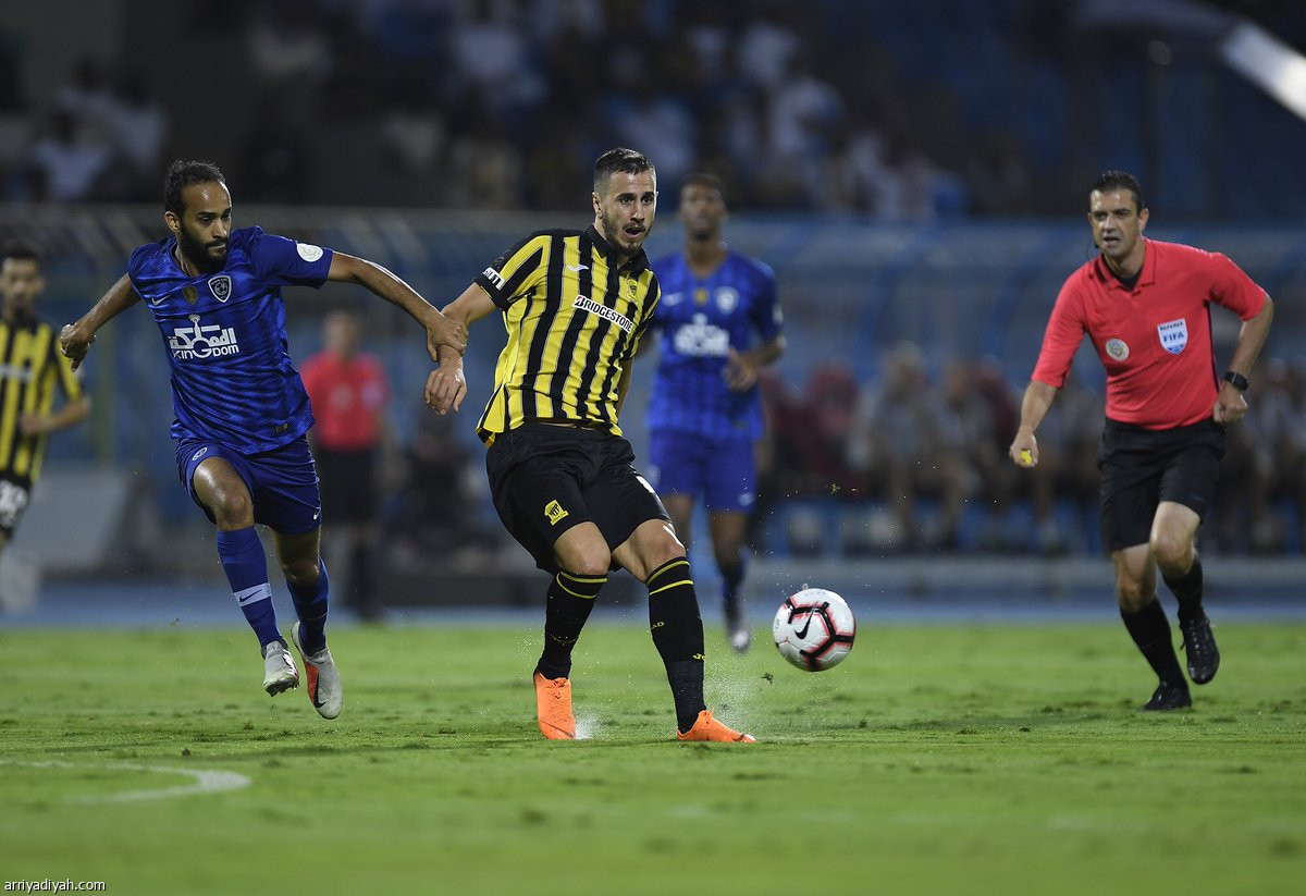 الهلال يطارد النصر