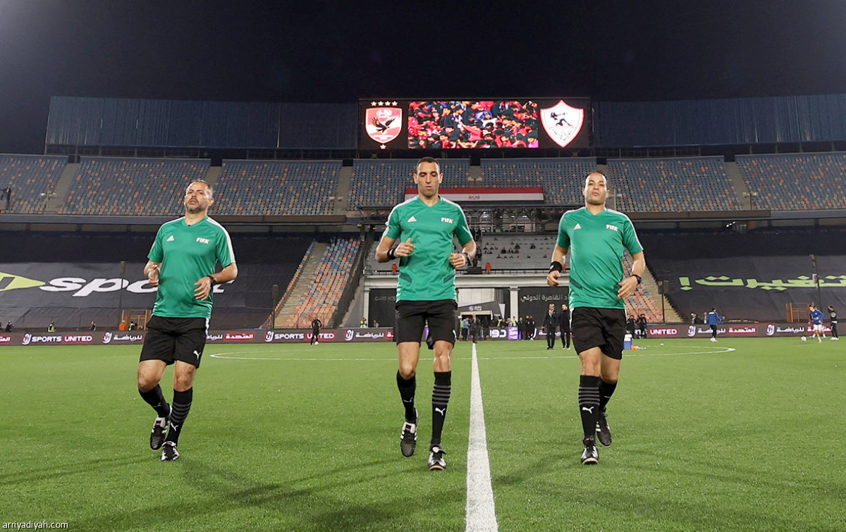 الأهلي يغيب