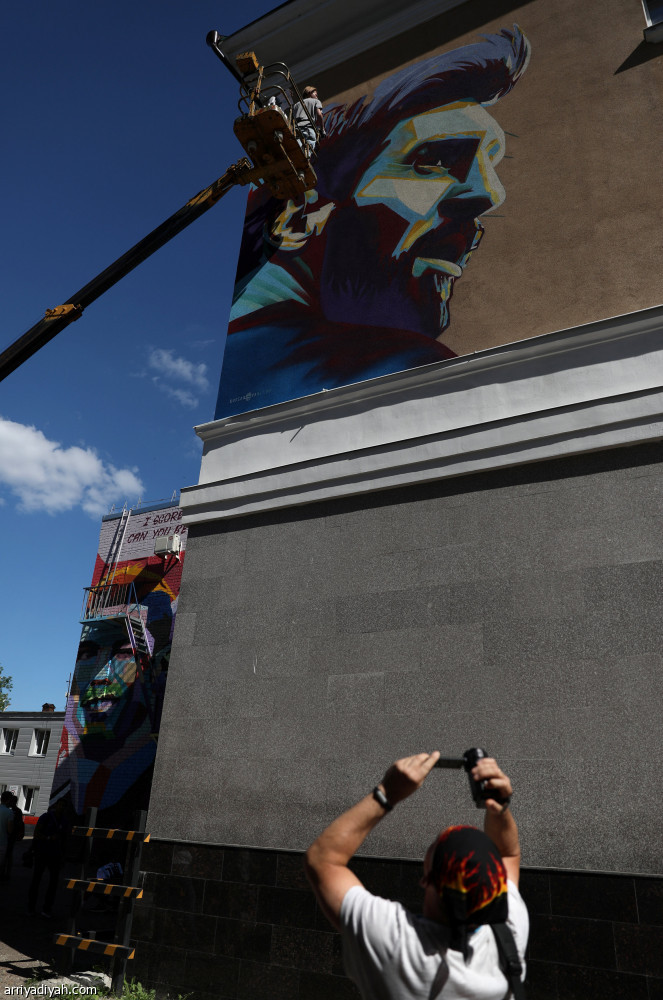 «الجداريات» صراع بين ميسي ورونالدو