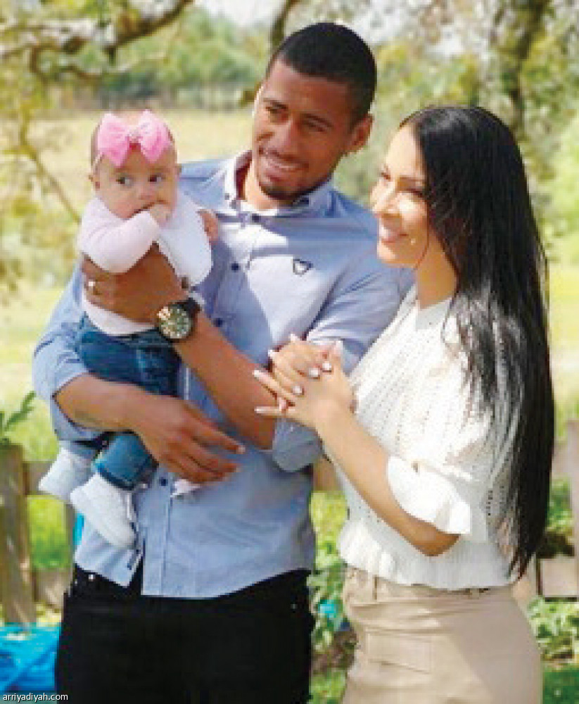 إنستجرام سانتوس
الزوجة والابنة تسيطران