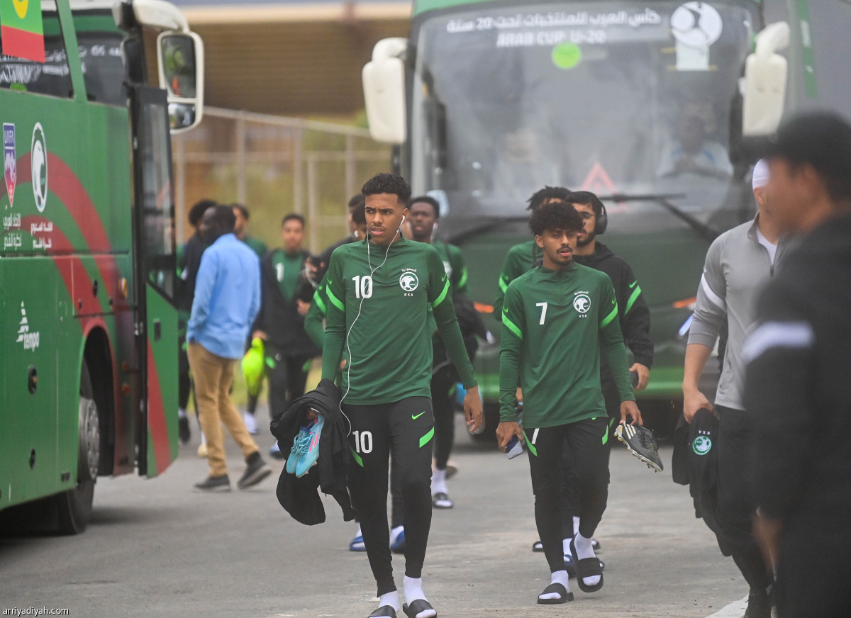 الأخضر الشاب مُتأهب