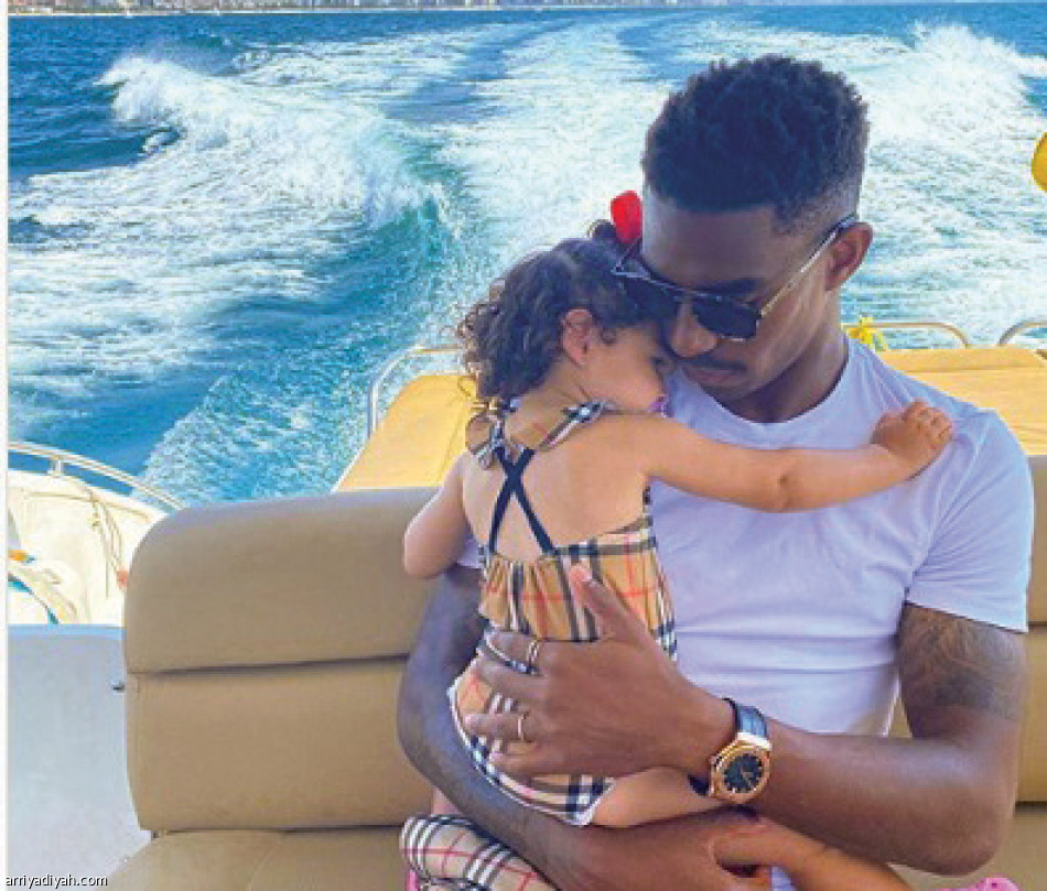 إنستجرام
يوثق عطلات النجوم