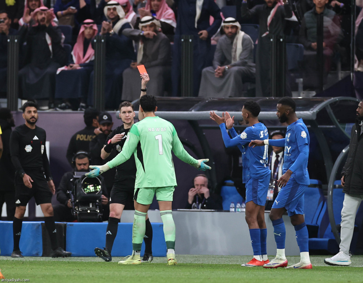 احتكاك.. طرد.. وورطة