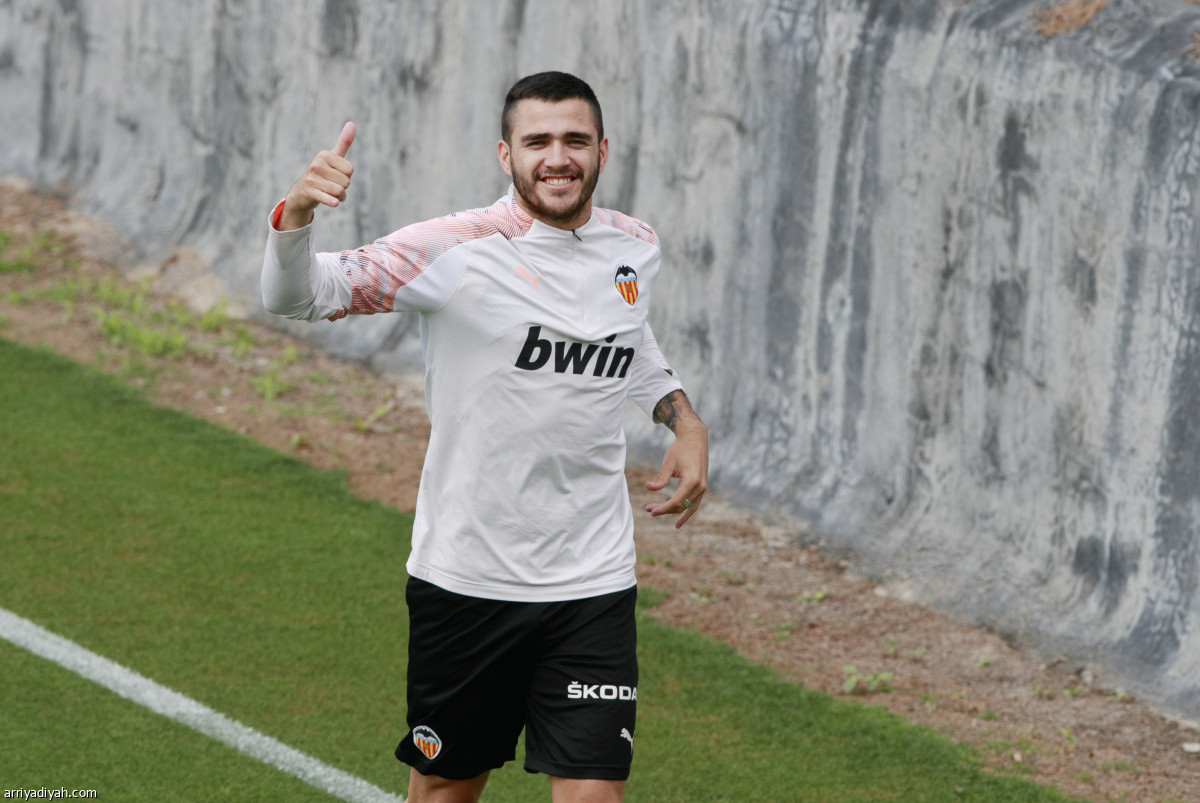 إشبيلية وفالنسيا.. تدريبات مكثفة