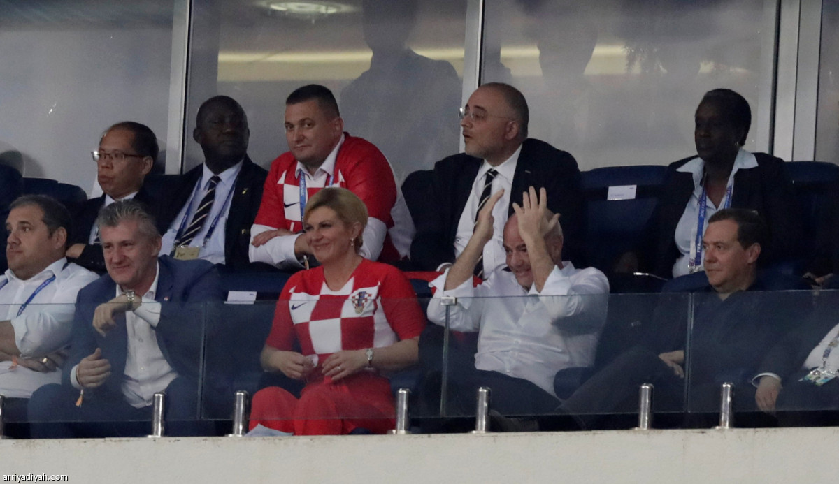 الرئيسة تحتفل