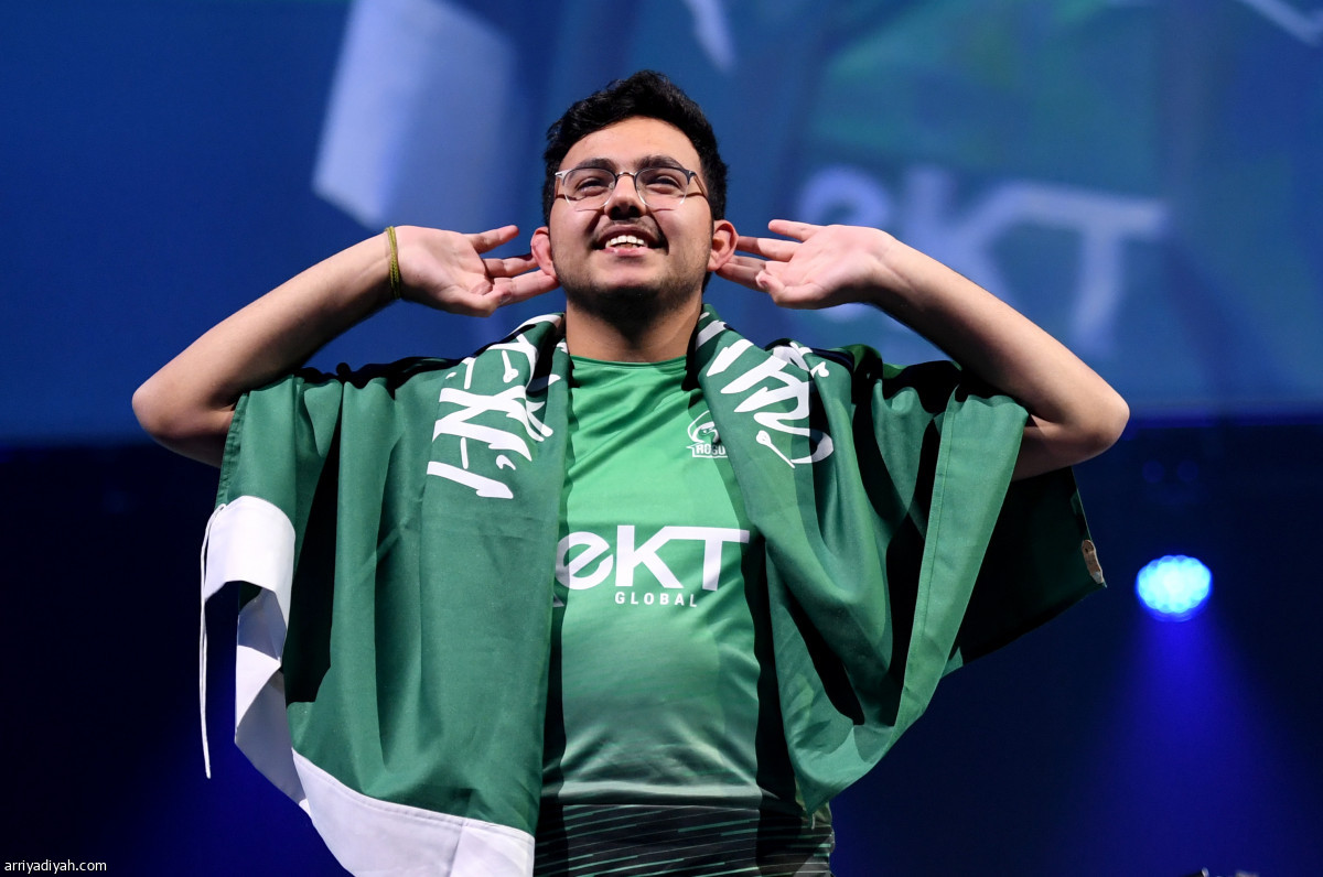 الدوسري.. بطل العالم