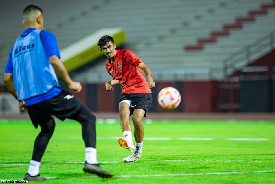 بعد نهاية أعمال الصيانة.. الرياض يتدرب على ملعبه
