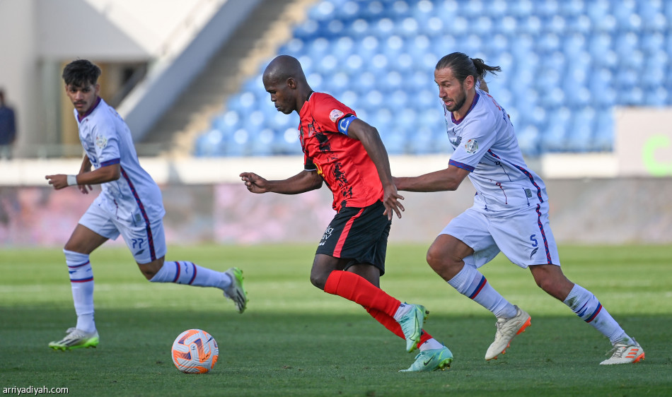 الرياض يعوض غياب 5 جولات بنقاط أبها