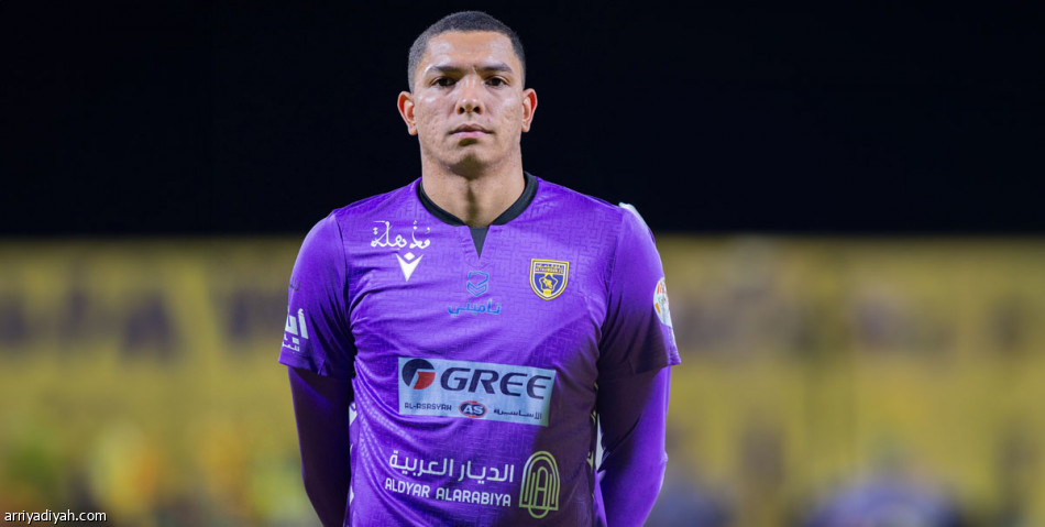 شاموسكا 
يراقب «الدون»