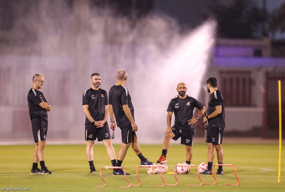 الاتحاد يجهز الوحدة قبل الأهلي