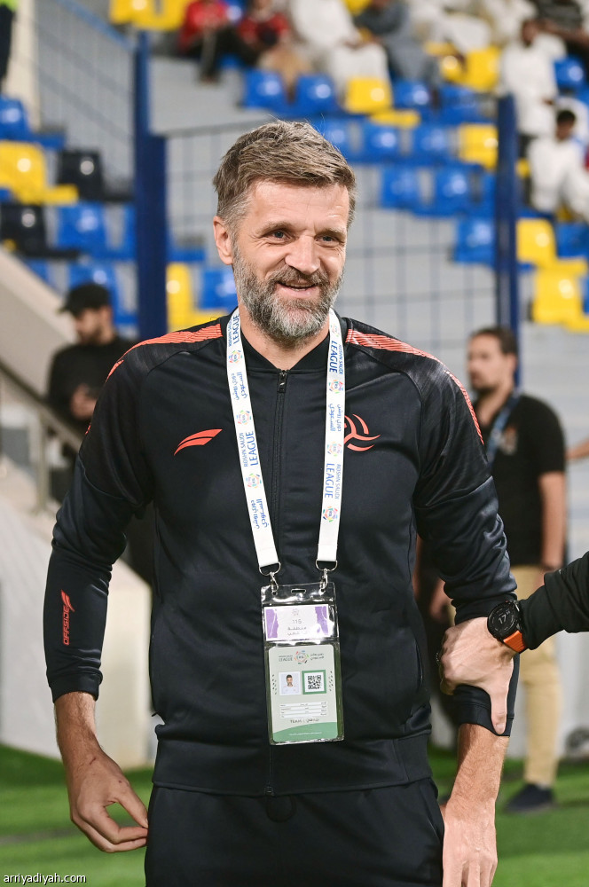 خلل دفاع الشباب
يرجح كفة الأهلي