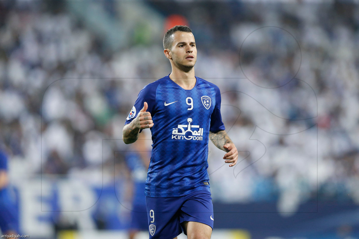 الأزرق يتلاعب بالدحيل