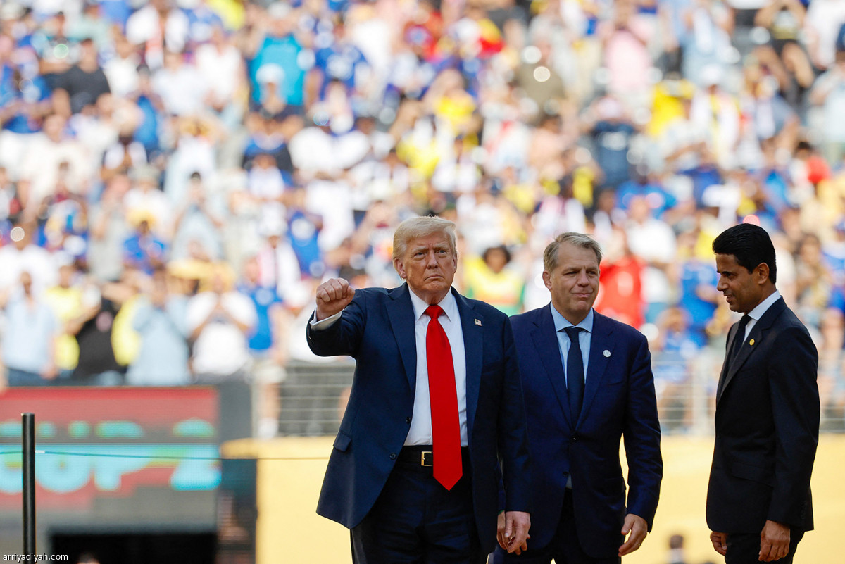 ترامب يسلّم الكأس